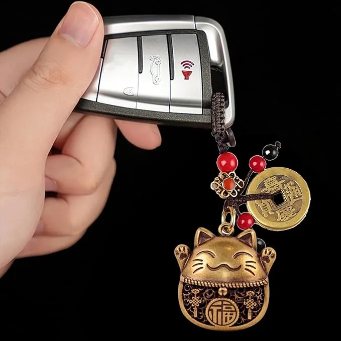 Unlocking Good Fortune: A Closer Look at the Yisinar Maneki Neko Brass Keychain