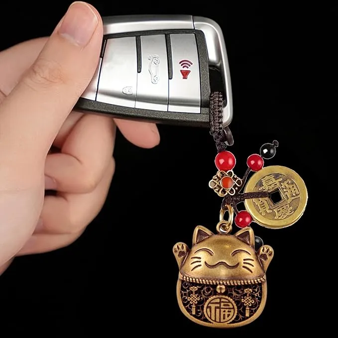 Unlocking Good Fortune: A Closer Look at the Yisinar Maneki Neko Brass Keychain